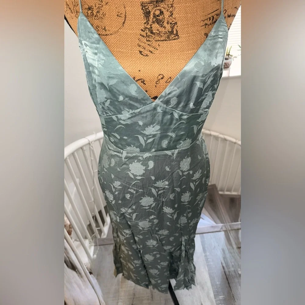 Chic Sage Green Midi Dress - Picture 3 of 7